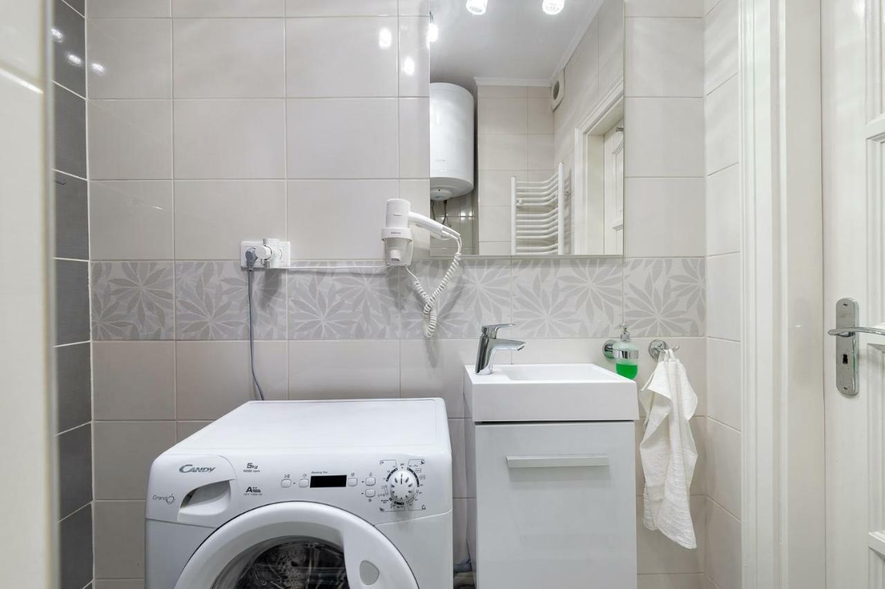 Riverbank Apartment At Parliament Budapest Exterior photo