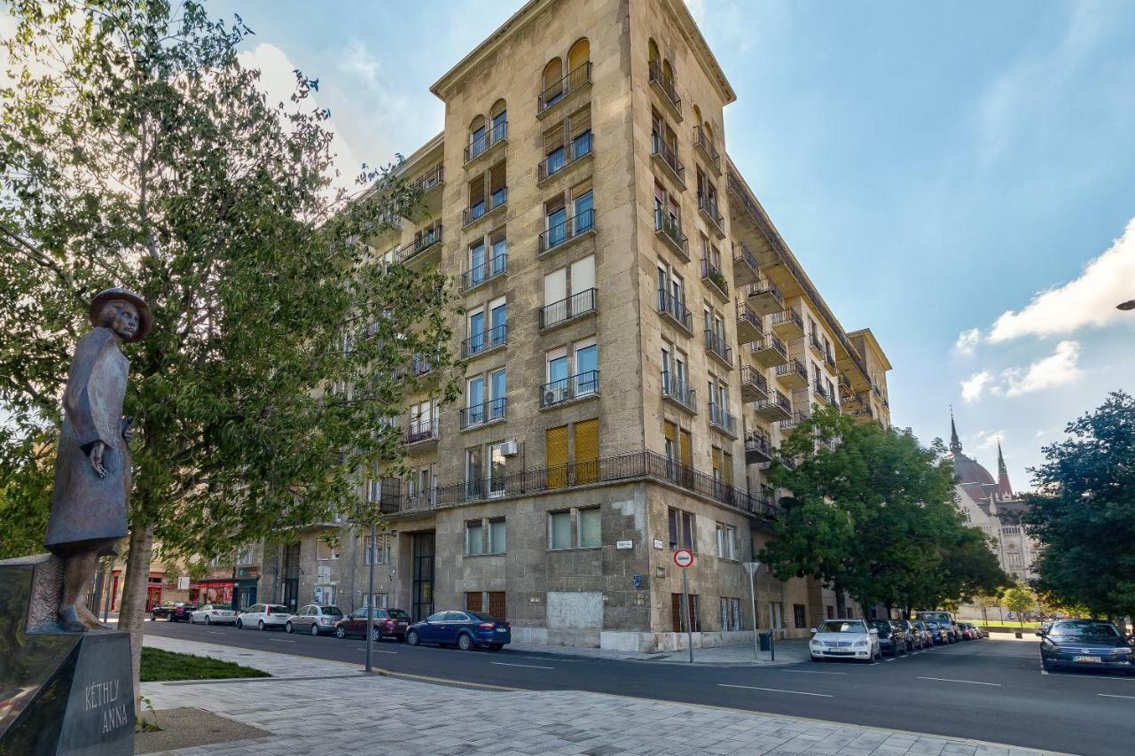 Riverbank Apartment At Parliament Budapest Exterior photo