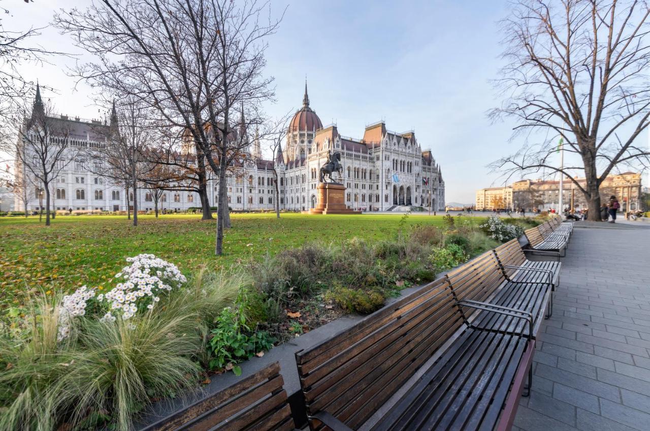 Riverbank Apartment At Parliament Budapest Exterior photo
